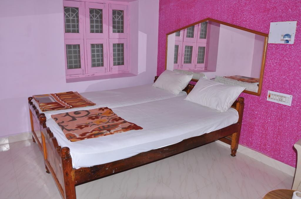 Thilak Home Stay Hampi Eksteriør bilde